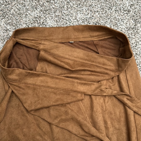Adjustable tie wrap faux suede skirt - Picture 2 of 5